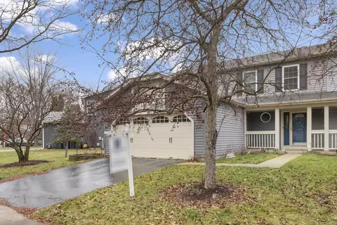 12 Dorchester Ct, Streamwood, IL 60107