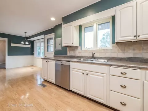 3305 Saint James St, Rolling Meadows, IL 60008 photo 5