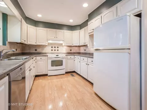 3305 Saint James St, Rolling Meadows, IL 60008 photo 6