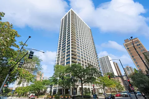 88 W Schiller St #1907, Chicago, IL 60610
