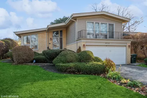 8953 Tamaroa Ter, Skokie, IL 60076