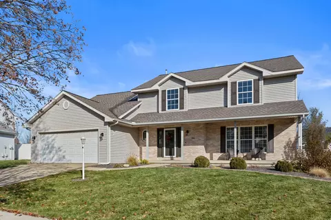 704 Kimela Dr, Mahomet, IL 61853