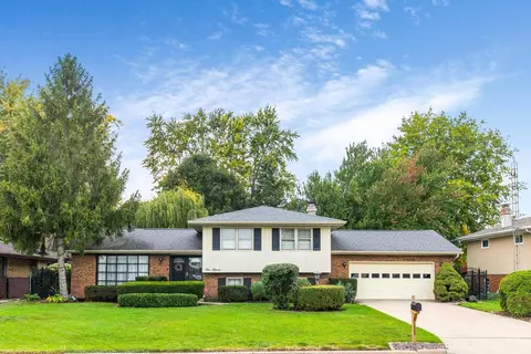 111 Hammitt Dr, Normal, IL 61761 photo 2
