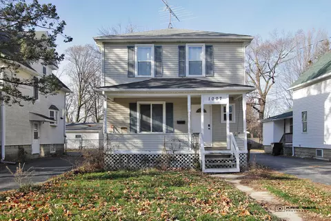 1007 Tappan St, Woodstock, IL 60098