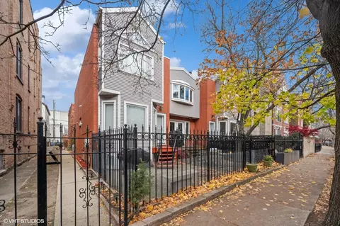 642 W Schubert Ave #E, Chicago, IL 60614