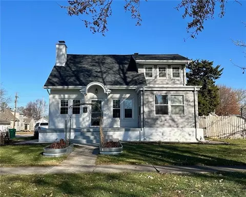 3232 Richmond Ave, Mattoon, IL 61938