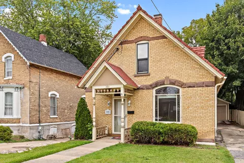 490 Division St, Elgin, IL 60120 photo 2
