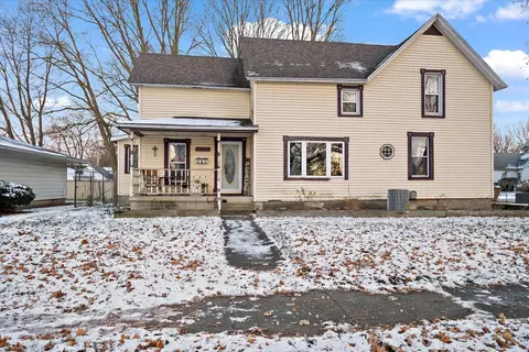 209 S 2nd St, Fairbury, IL 61739