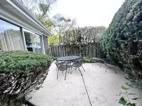 2860 White Pine Dr, Northbrook, IL 60062 photo 8
