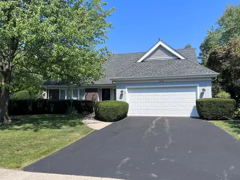2860 White Pine Dr, Northbrook, IL 60062