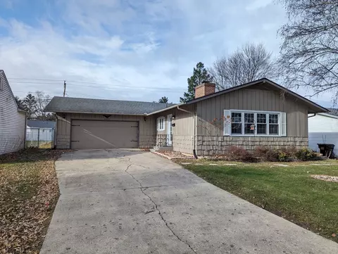 1452 S Demeter Dr, Freeport, IL 61032