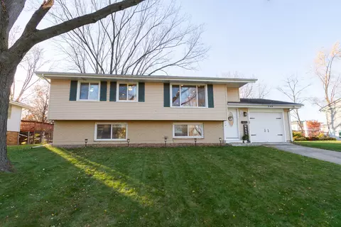 130 Standish Ln, Schaumburg, IL 60193