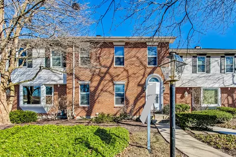 9005 Lincolnwood Dr, Evanston, IL 60203