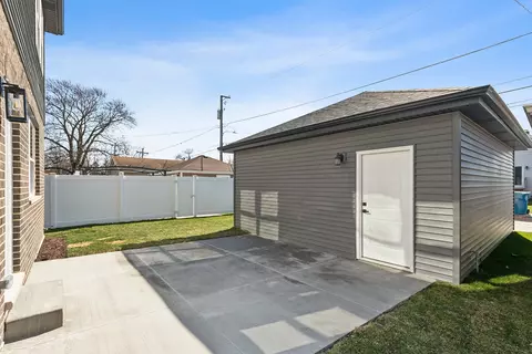Exterior - 7645 W 65th Pl, Summit, IL 60501 photo 6 of 9