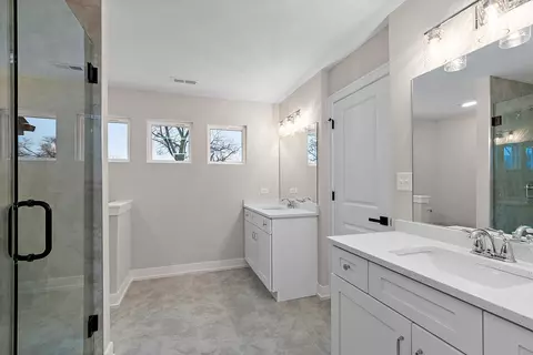 Bath - 7645 W 65th Pl, Summit, IL 60501 photo 2 of 5