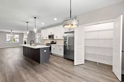 Kitchen - 7645 W 65th Pl, Summit, IL 60501 photo 4 of 5