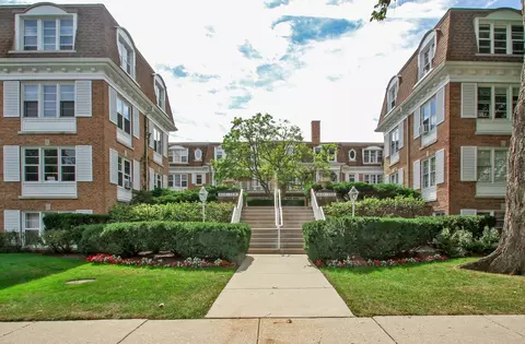 2230 Central St #3, Evanston, IL 60201
