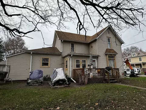1112 E 3rd St, Sterling, IL 61081
