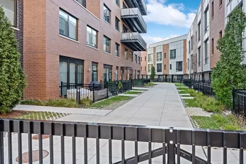 1648 W Division St #607, Chicago, IL 60622
