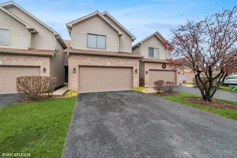 126 Fawn Ln, Elgin, IL 60120