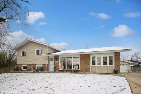 2 S622 Briarcliff Ct, Lombard, IL 60148