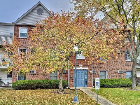 1353 Cunat Ct #1B, Lake In The Hills, IL 60156