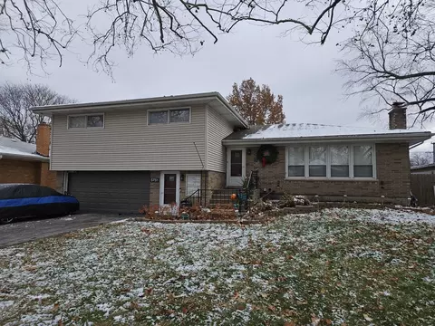 5751 Longview Dr, Countryside, IL 60525