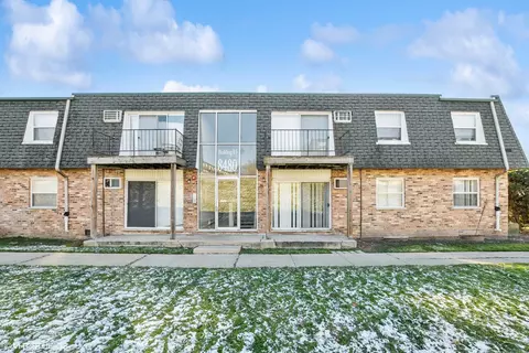 8480 W 103rd Ter #202, Palos Hills, IL 60465