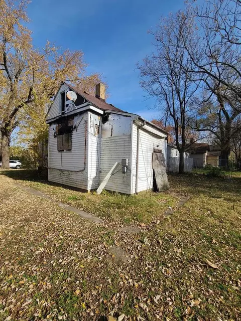 Exterior - 1256 E Chestnut St, Kankakee, IL 60901 photo 3 of 4