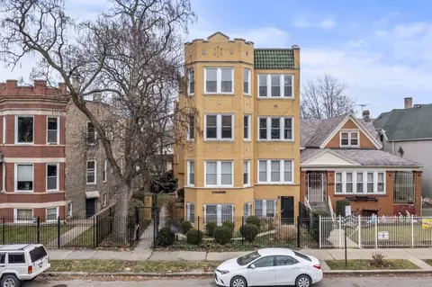 2229 N Kimball Ave #3E, Chicago, IL 60647