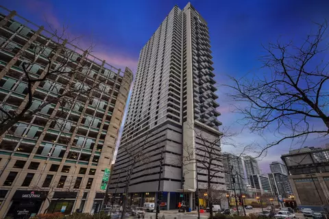 235 W Van Buren St #P-125, Chicago, IL 60607