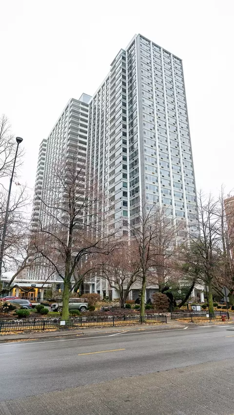 4250 N Marine Dr #425, Chicago, IL 60613