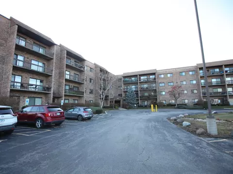 1400 N Elmhurst Rd #417, Mount Prospect, IL 60056