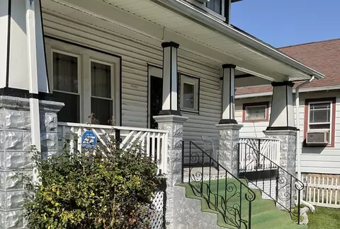 10042 S Parnell Ave, Chicago, IL 60628