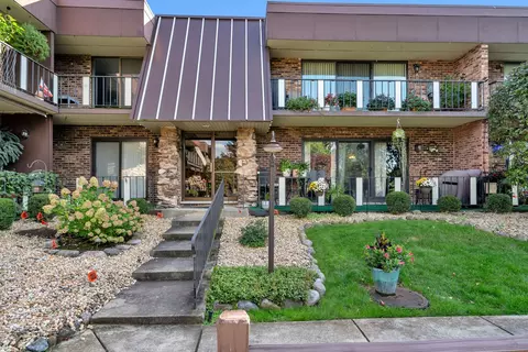 11121 Ogorman Dr #2-1F, Palos Hills, IL 60465