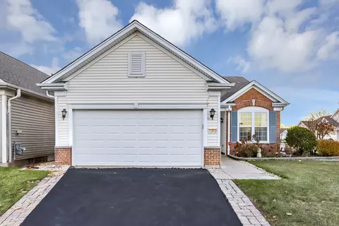 12463 Castle Rock Dr, Huntley, IL 60142