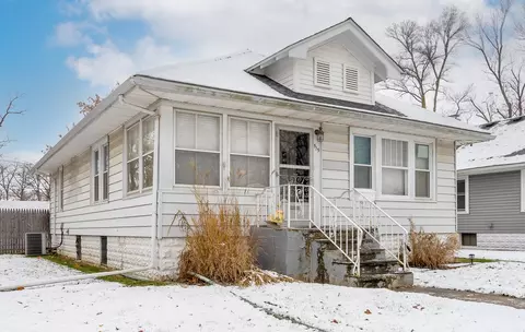 515 3rd St, Lockport, IL 60441