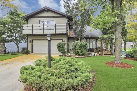 356 Somerset Dr, Streamwood, IL 60107