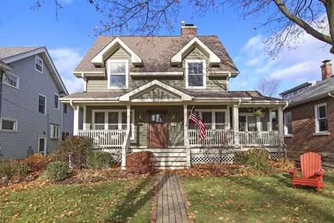 322 Mckinley Ave, Libertyville, IL 60048