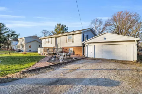 104 W Grant St, Philo, IL 61864 photo 2