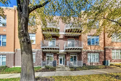 940 W Fry St #2E, Chicago, IL 60642