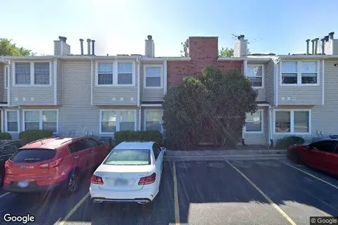 1366 E Wyndham Cir #105, Palatine, IL 60074