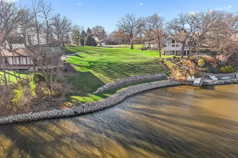 310 Holiday Dr, Lake Holiday, IL 60552