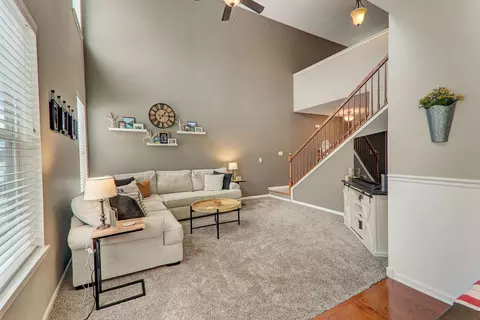 980 Oak Ridge Blvd, Elgin, IL 60120 photo 8