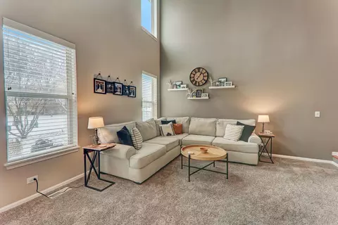 980 Oak Ridge Blvd, Elgin, IL 60120 photo 4