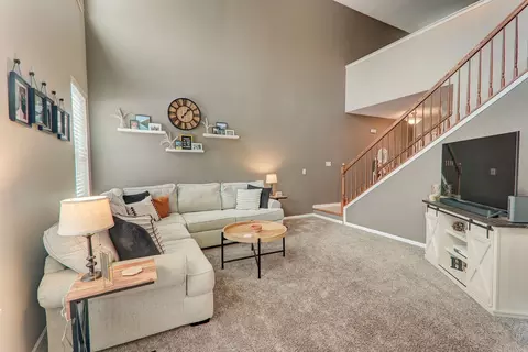 980 Oak Ridge Blvd, Elgin, IL 60120 photo 5