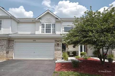 576 Yorkshire Ln, Pingree Grove, IL 60140