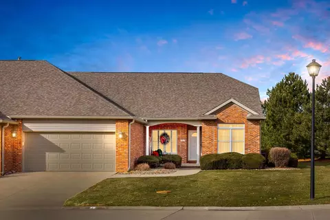 1 Arbor Ct, Bloomington, IL 61704