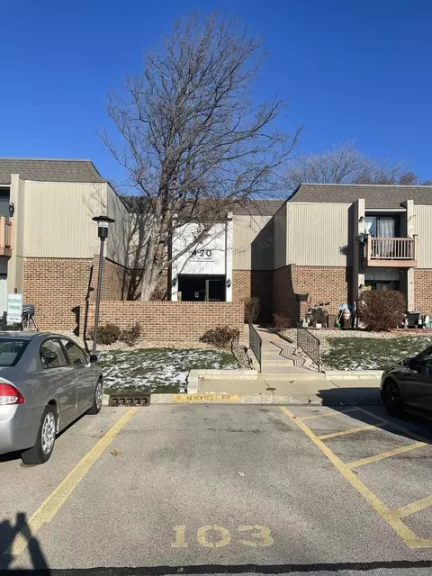 420 74th St #202, Downers Grove, IL 60516