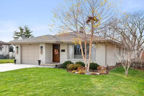 1705 Clement St, Crest Hill, IL 60403
